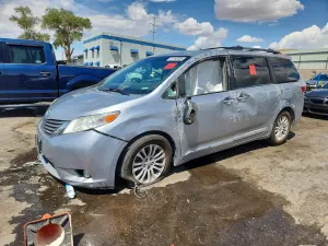 Toyota Sienna 3.5L 6 2015