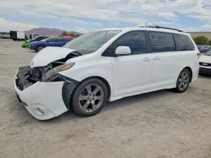 Toyota Sienna 3.5L 6 2015