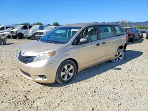 Toyota Sienna 3.5L 6 2014