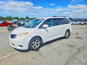 Toyota Sienna 3.5L 6 2012