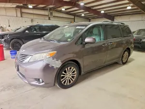 Toyota Sienna 3.5L 6 2015