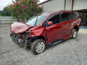 Toyota Sienna 3.5L 6 2014