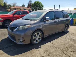 Toyota Sienna 3.5L 6 2012