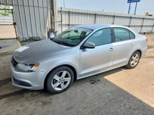 Volkswagen Jetta 2.0L 4 2012