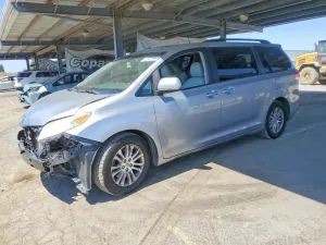 Toyota Sienna 3.5L 6 2012