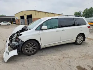 Toyota Sienna 3.5L 6 2016