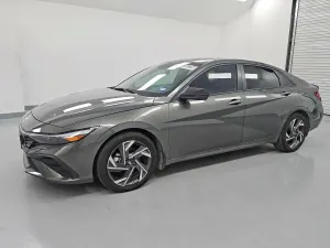 Hyundai Elantra 2.0L 4 2025