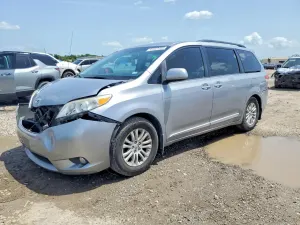 Toyota Sienna 3.5L 6 2012