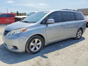 Toyota Sienna 3.5L 6 2011