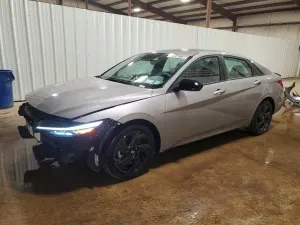 Hyundai Elantra 2.0L 4 2026