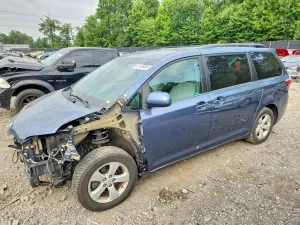 Toyota Sienna 3.5L 6 2015