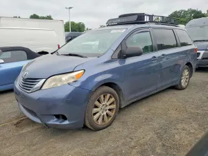 Toyota Sienna 3.5L 6 2015