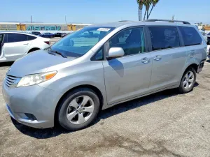 Toyota Sienna 3.5L 6 2017