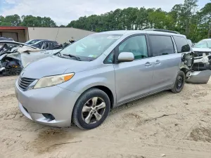 Toyota Sienna 3.5L 6 2014