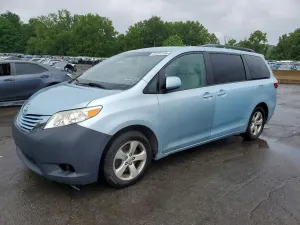 Toyota Sienna 3.5L 6 2015