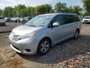 Toyota Sienna 3.5L 6 2015