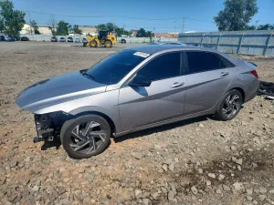 Hyundai Elantra 2.0L 4 2025