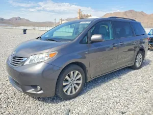 Toyota Sienna 3.5L 6 2017