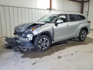 Toyota Highlander 2.4L 4 2023