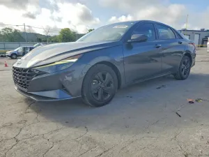 Hyundai Elantra 2.0L 4 2022