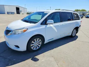 Toyota Sienna 3.5L 6 2013