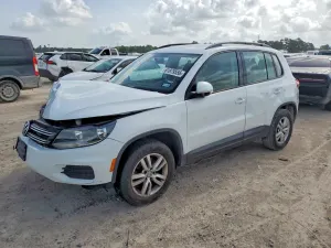 Volkswagen Tiguan 2.0L 4 2015