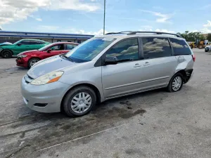 Toyota Sienna 3.5L 6 2010