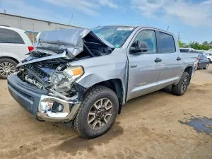 Toyota Tundra 5.7L 8 2017