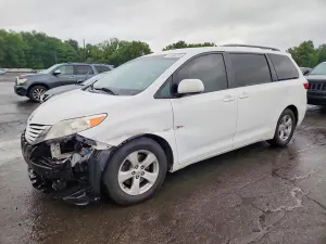 Toyota Sienna 3.5L 6 2015