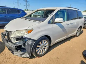 Toyota Sienna 3.5L 6 2014