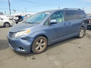 Toyota Sienna 3.5L 6 2015