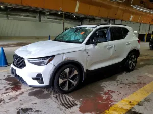 Volvo XC40 2.0L 4 2026
