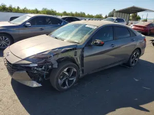 Hyundai Elantra 2.0L 4 2023
