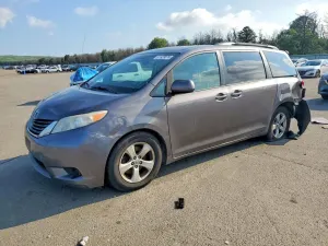 Toyota Sienna 3.5L 6 2014