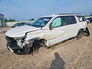 Chevrolet Suburban 5.3L 8 2023
