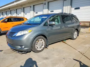 Toyota Sienna 3.5L 6 2014