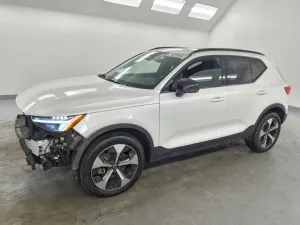 Volvo XC40 2.0L 4 2024