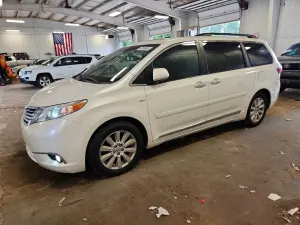 Toyota Sienna 3.5L 6 2017