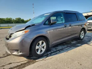 Toyota Sienna 3.5L 6 2017