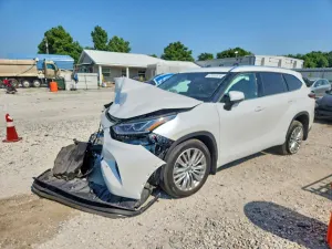 Toyota Highlander 2.4L 4 2025
