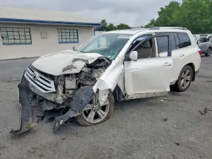 Toyota Highlander 3.5L 6 2013