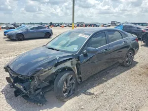 Hyundai Elantra 2.0L 4 2024
