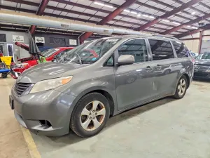 Toyota Sienna 3.5L 6 2011