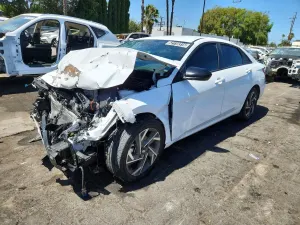Hyundai Elantra 2.0L 4 2025