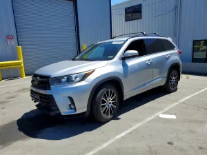 Toyota Highlander 3.5L 6 2017