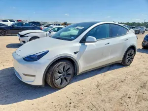 Tesla Model Y 2025