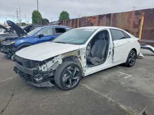 Hyundai Elantra 2.0L 4 2023