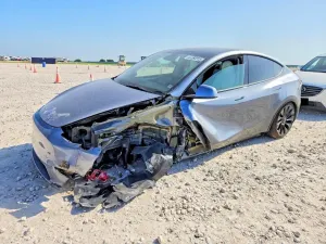 Tesla Model Y 2025