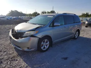Toyota Sienna 3.5L 6 2014