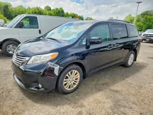 Toyota Sienna 3.5L 6 2015